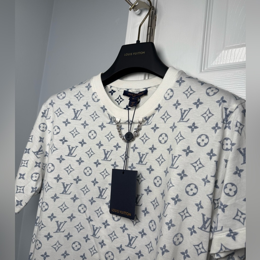 Louis Vuitton Escale Monogram Printed T-Shirt - Picture 4 of 16